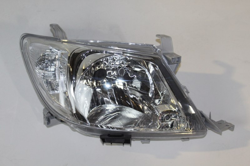 TOYOTA HILUX 2014 2.5D HEADLIGHT RH