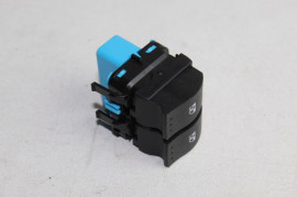 RENAULT DUSTER 2013- FRONT WINDOW SWITCH RIGHT 13-