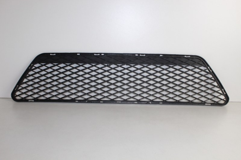 FORD BUMPER GRILLE CENTRE BLACK FOCUS 07-08