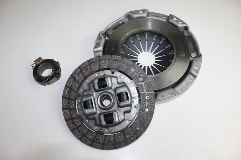 TOYOTA CLUTCH KIT SOLID F/W 3pc RUNX 1.4 02-07