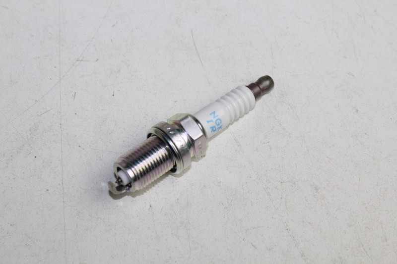 MITSUBSHI NGK SPARK PLUG PAJERO 2010