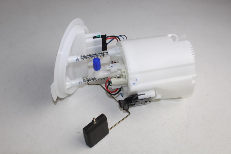 MERC FUEL PUMP W204 C200 271 ENG 2012