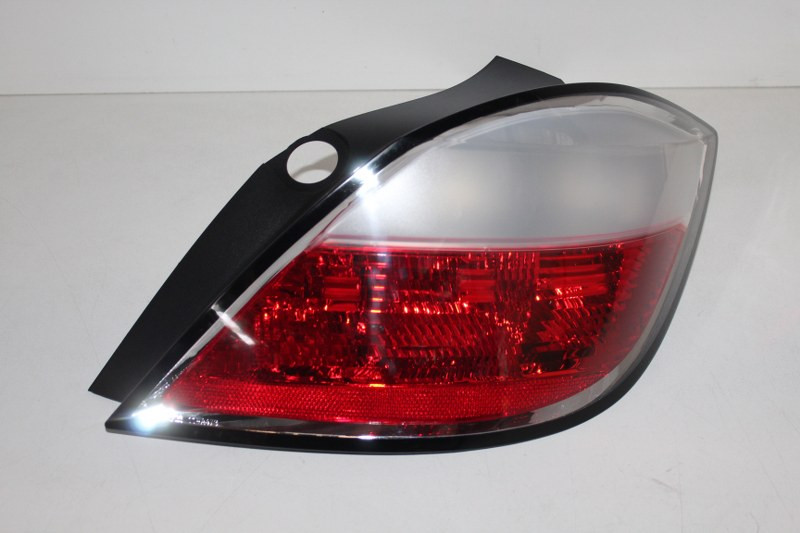 OPEL TAIL LAMP RHS ASTRA 1.6 04-06