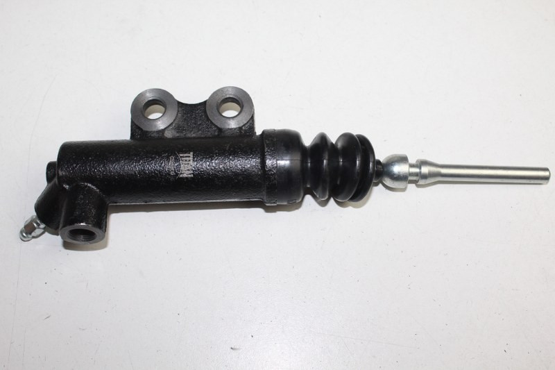 ISUZU CLUTCH SLAVE CYLINDER KB300 1998