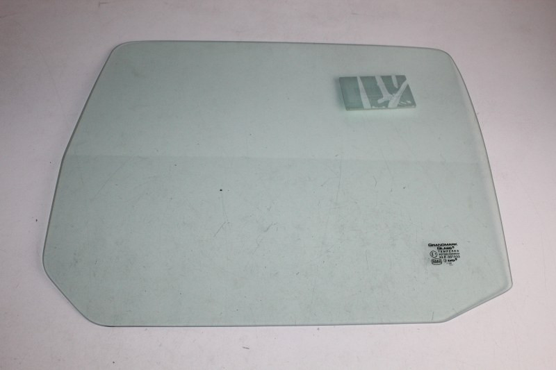 NISSAN DOOR GLASS REAR-LH HARDBODY 2.4 02-11