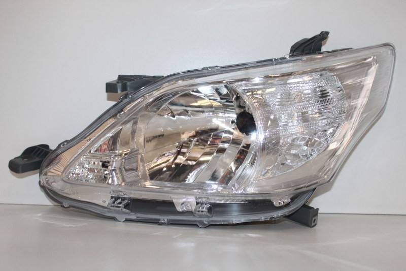 TOYOTA HEADLIGHT-LHS INNOVA 2.7 2011-