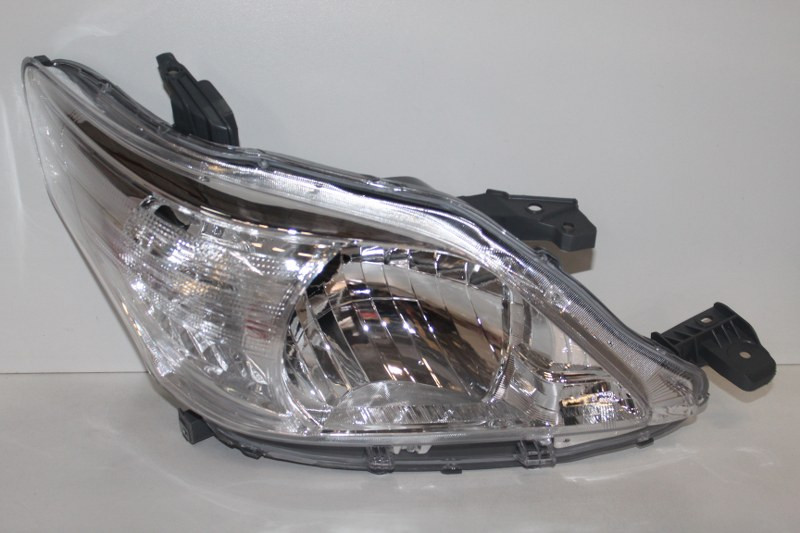 TOYOTA HEADLIGHT-RH INNOVA 2.7 2011-