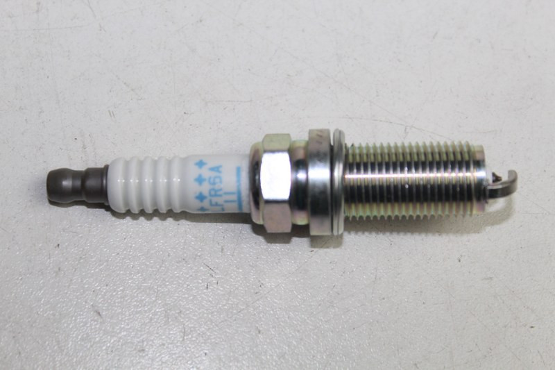 SUBARU NGK SPARK PLUG-PLATINUM/RESISTOR 2.0 09-10